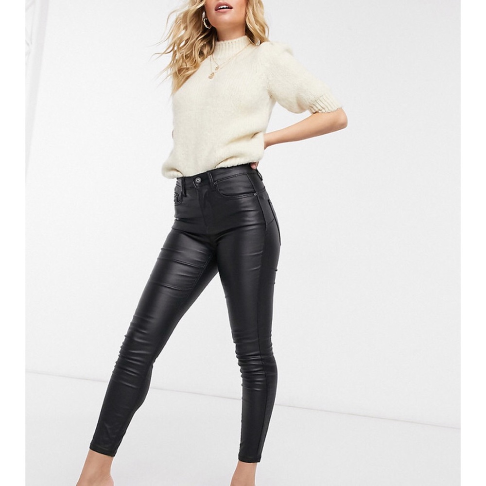 Stradivarius Petite Push Up Coated Jeans